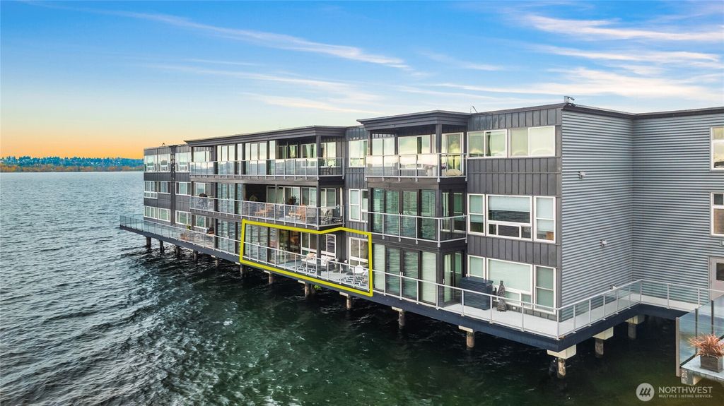 Photo of 515 Lake Street S #109, Kirkland, WA 98033 (MLS # 2457281)