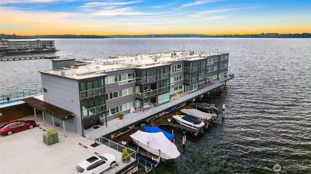 Photo of 515 Lake Street S #109, Kirkland, WA 98033 (MLS # 2457281)