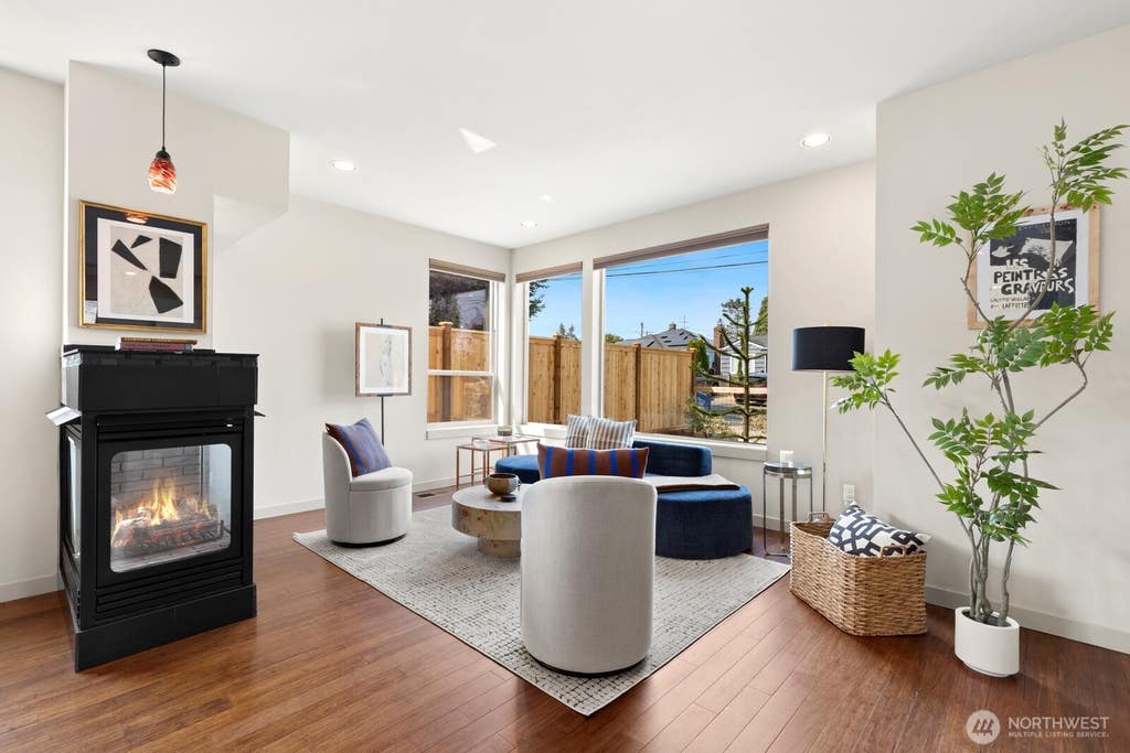 Photo of 719 N 101st Street, Seattle, WA 98133 (MLS # 2572932)