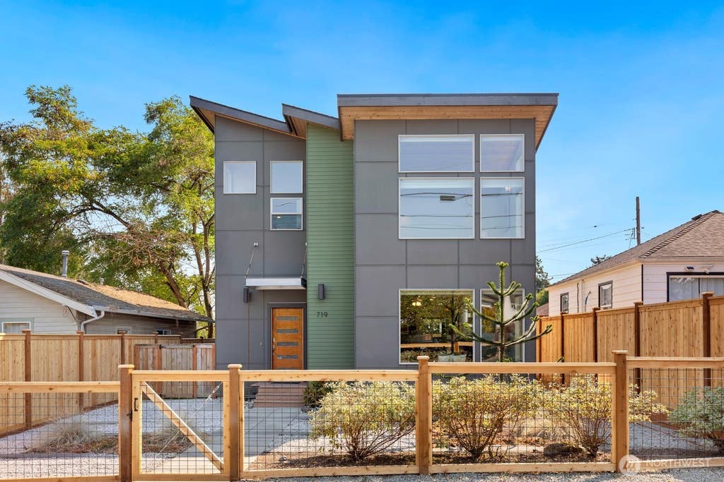 Photo of 719 N 101st Street, Seattle, WA 98133 (MLS # 2572932)