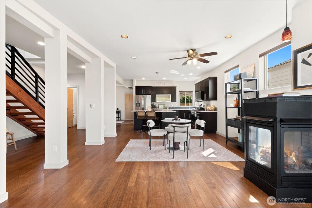 Photo of 719 N 101st Street, Seattle, WA 98133 (MLS # 2572932)