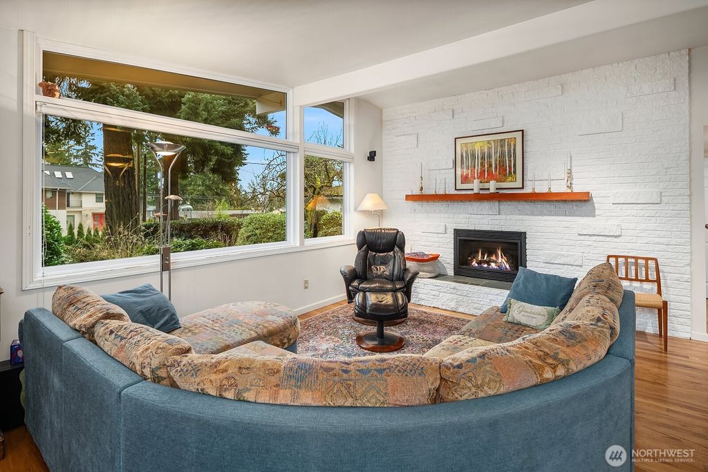 Photo of 15055 SE 43rd Place, Bellevue, WA 98006 (MLS # 2480579)