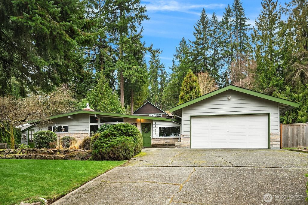 Photo of 15055 SE 43rd Place, Bellevue, WA 98006 (MLS # 2480579)