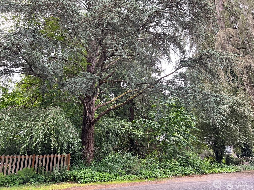 Photo of 192 xx Lago Place, Lake Forest Park, WA 98155 (MLS # 2343292)