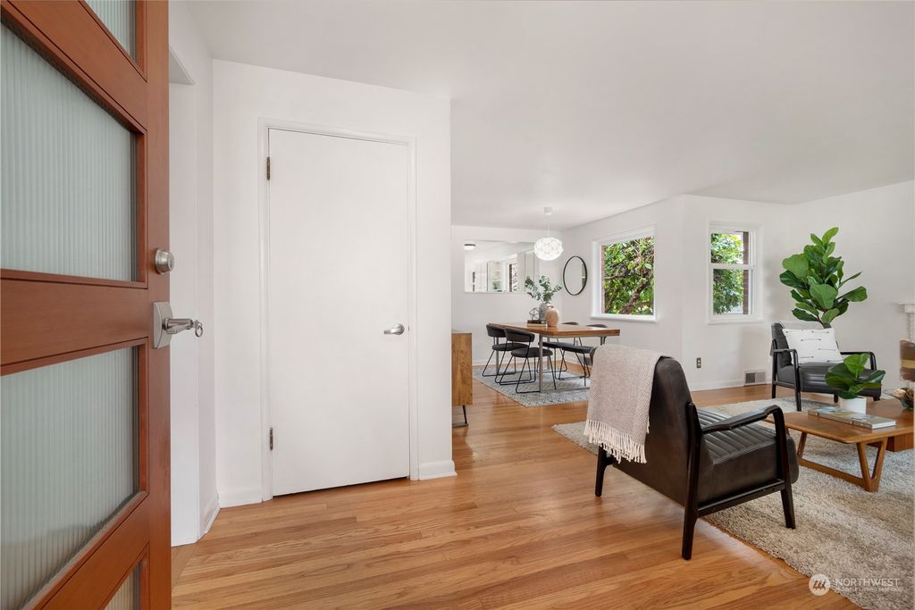 Photo of 6512 36th Avenue NE, Seattle, WA 98115 (MLS # 2059438)