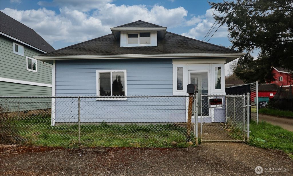 Photo of 912 Ramer Avenue, Hoquiam, WA 98550 (MLS # 2498011)