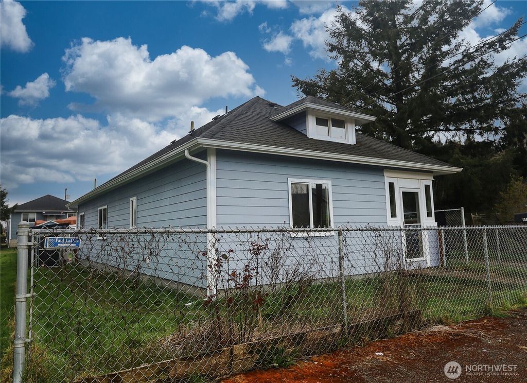 Photo of 912 Ramer Avenue, Hoquiam, WA 98550 (MLS # 2498011)