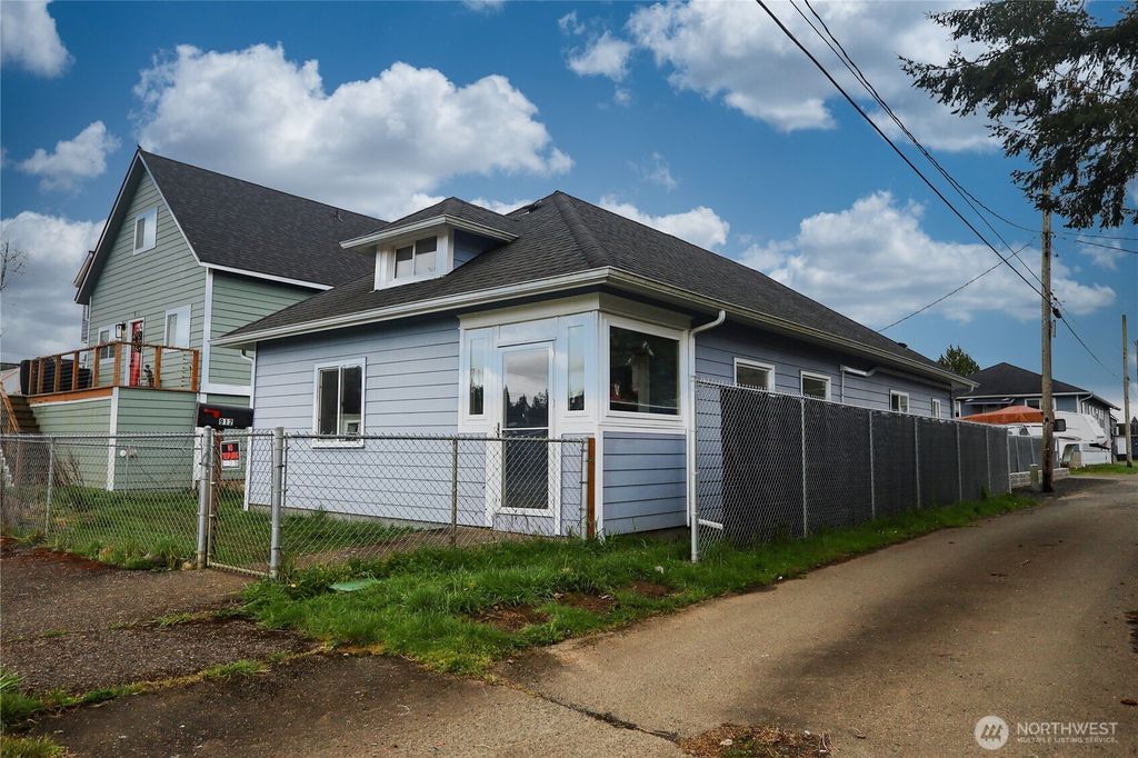 Photo of 912 Ramer Avenue, Hoquiam, WA 98550 (MLS # 2498011)