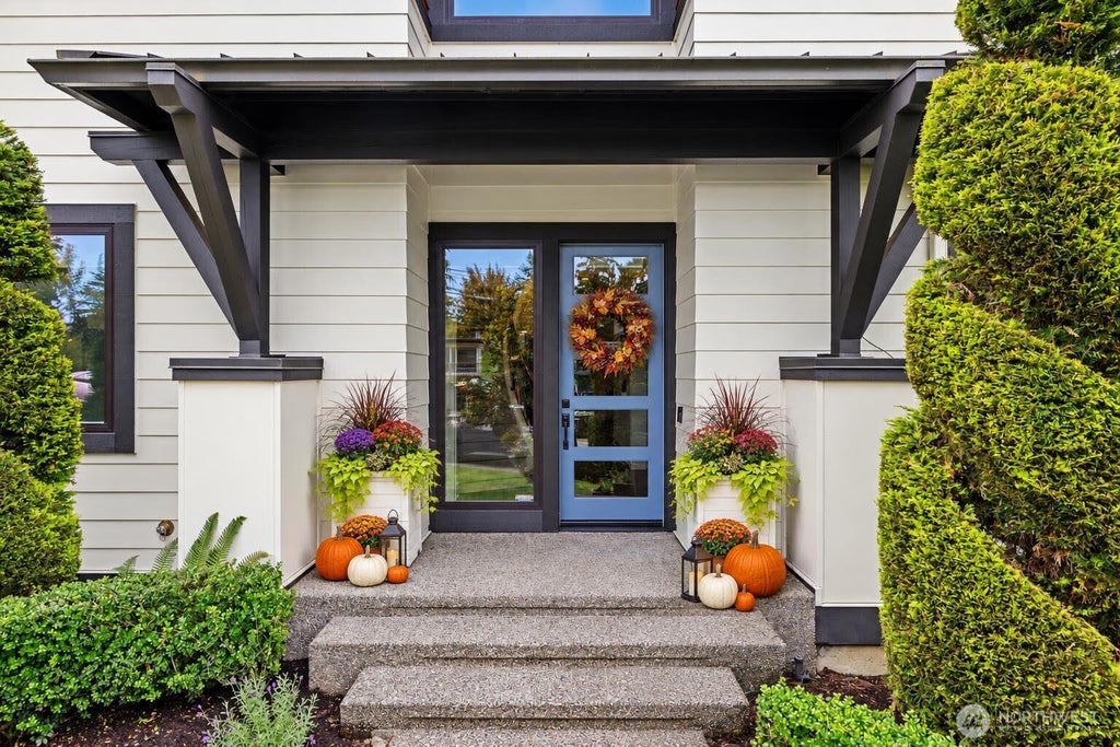 Photo of 8431 SE 39th Street, Mercer Island, WA 98040 (MLS # 2558965)