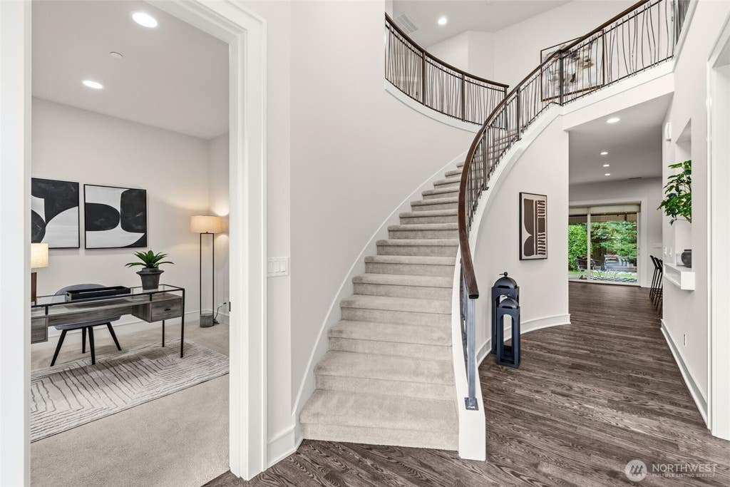 Photo of 8431 SE 39th Street, Mercer Island, WA 98040 (MLS # 2558965)
