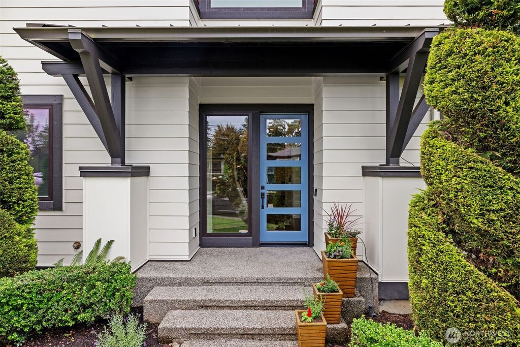 Photo of 8431 SE 39th Street, Mercer Island, WA 98040 (MLS # 2558965)