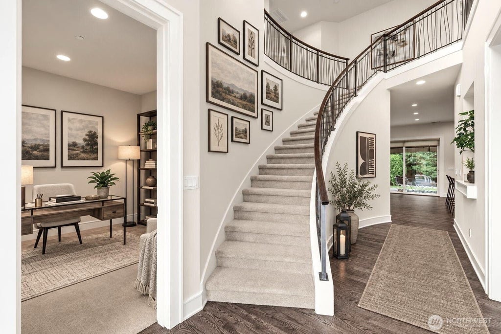 Photo of 8431 SE 39th Street, Mercer Island, WA 98040 (MLS # 2558965)