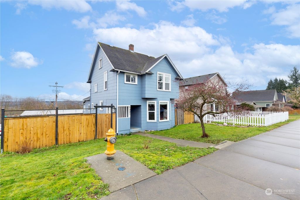 Photo of 1201 E Marine View Drive, Everett, WA 98201 (MLS # 2194917)