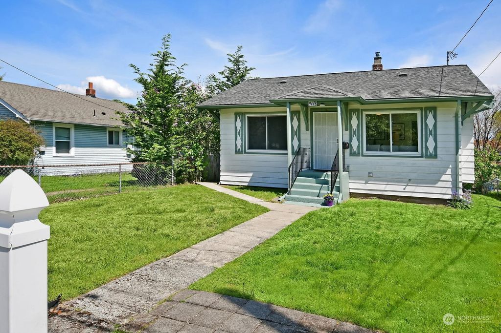 Photo of 9448 18th Avenue SW, Seattle, WA 98106 (MLS # 2066912)