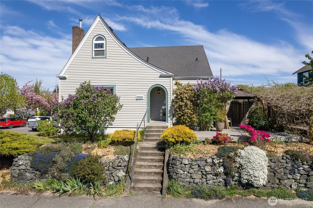 Photo of 923 N Junett Street, Tacoma, WA 98406 (MLS # 2517142)