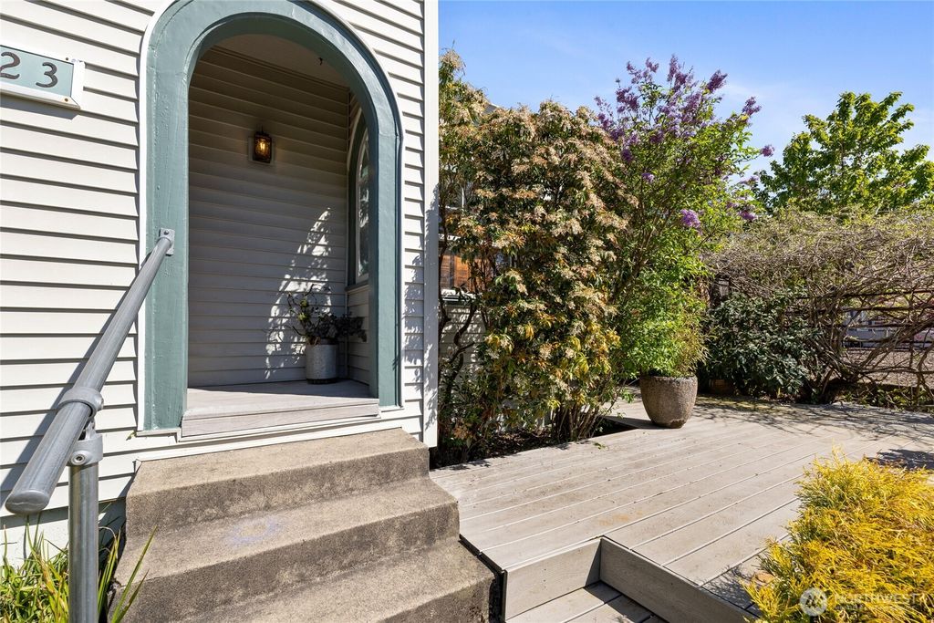 Photo of 923 N Junett Street, Tacoma, WA 98406 (MLS # 2517142)