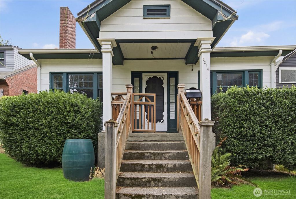 Photo of 5214 35th Avenue NE, Seattle, WA 98105 (MLS # 2555518)