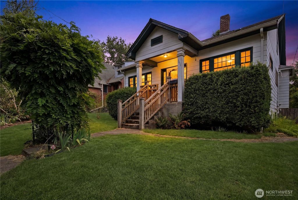 Photo of 5214 35th Avenue NE, Seattle, WA 98105 (MLS # 2555518)
