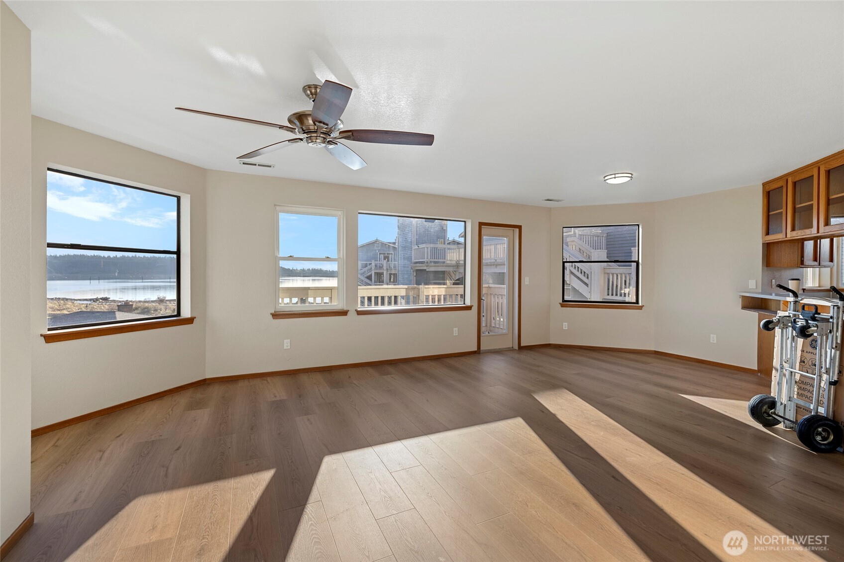 651 SE Bayshore B301