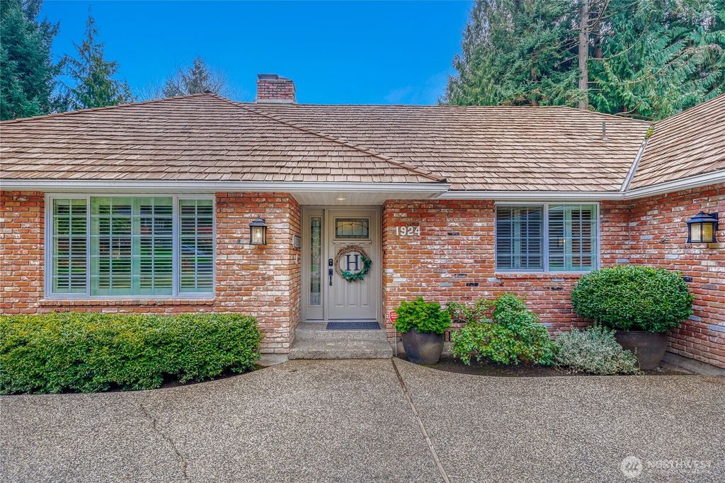 Photo of 1924 142nd Street SE, Mill Creek, WA 98012 (MLS # 2487893)