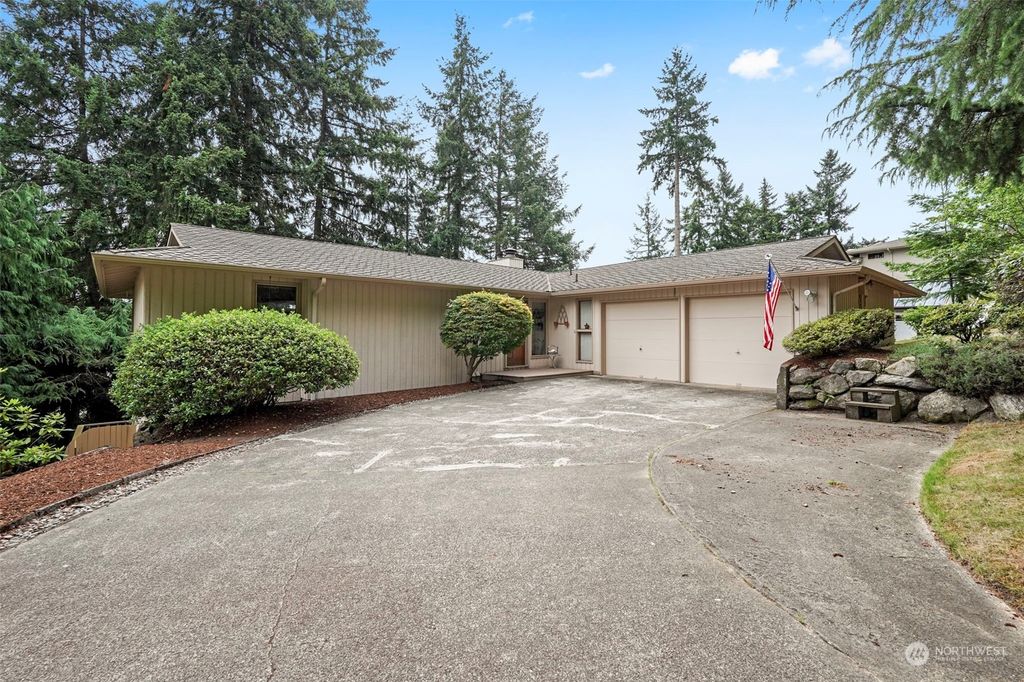 Photo of 924 170th Place SE, Bellevue, WA 98008 (MLS # 2138560)