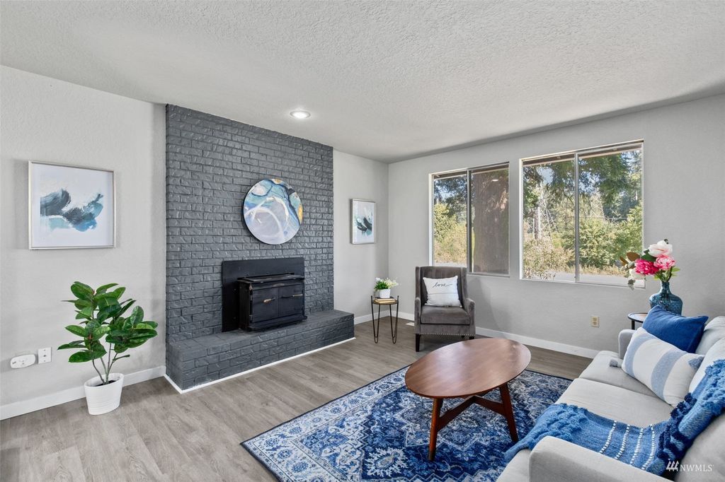 Photo of 21426 Locust Way, Lynnwood, WA 98036 (MLS # 1990470)