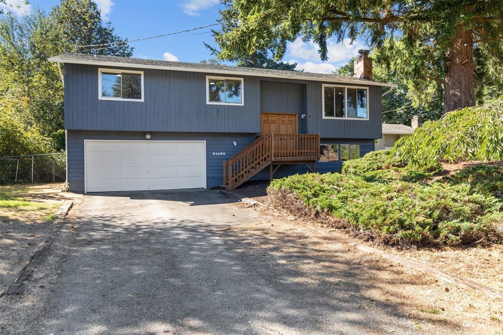 Photo of 21426 Locust Way, Lynnwood, WA 98036 (MLS # 1990470)