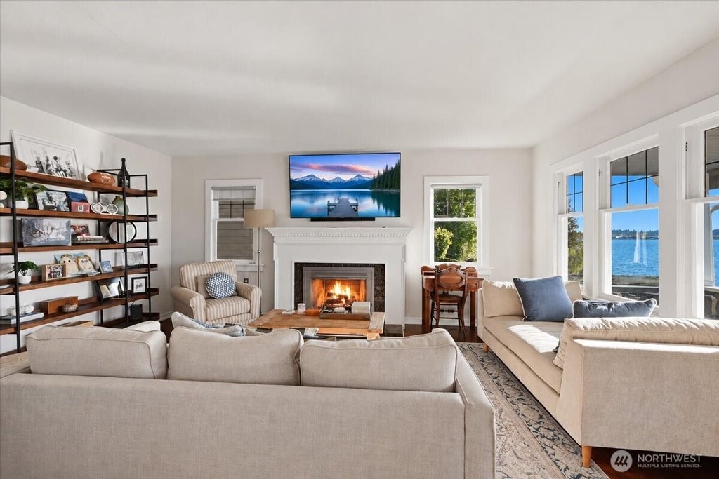 Photo of 11545 Holmes Point Drive NE, Kirkland, WA 98034 (MLS # 2593800)
