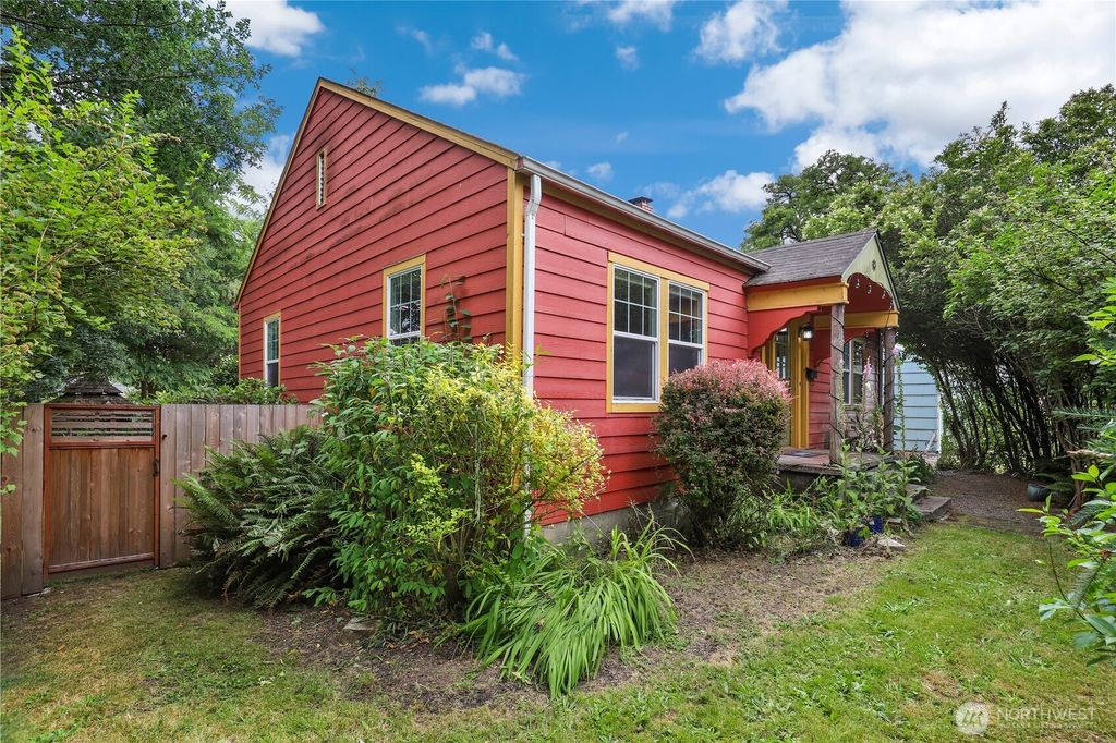 Photo of 118 Cushing Street NW, Olympia, WA 98502 (MLS # 2548479)