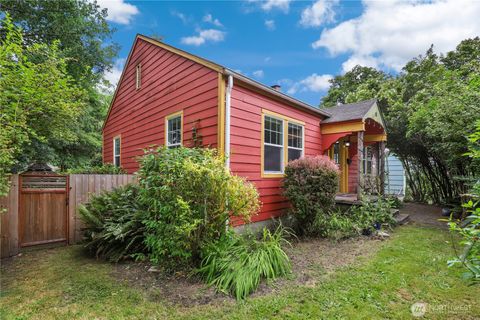 Photo of 118 Cushing Street NW, Olympia, WA 98502 (MLS # 2548479)