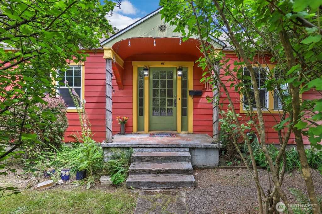 Photo of 118 Cushing Street NW, Olympia, WA 98502 (MLS # 2548479)