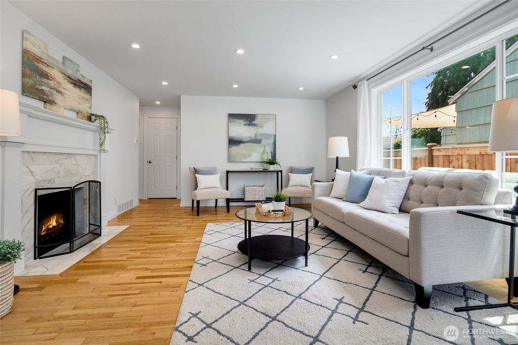 Photo of 11516 Meridian Avenue N, Seattle, WA 98133 (MLS # 2538301)