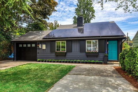 Photo of 11516 Meridian Avenue N, Seattle, WA 98133 (MLS # 2538301)