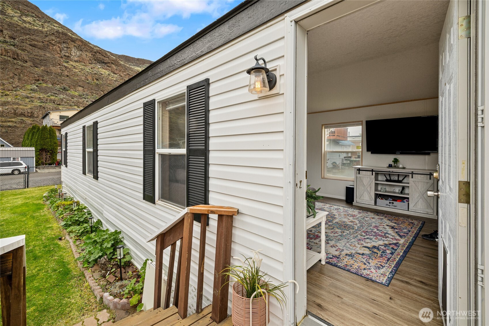 670 SW Section Avenue