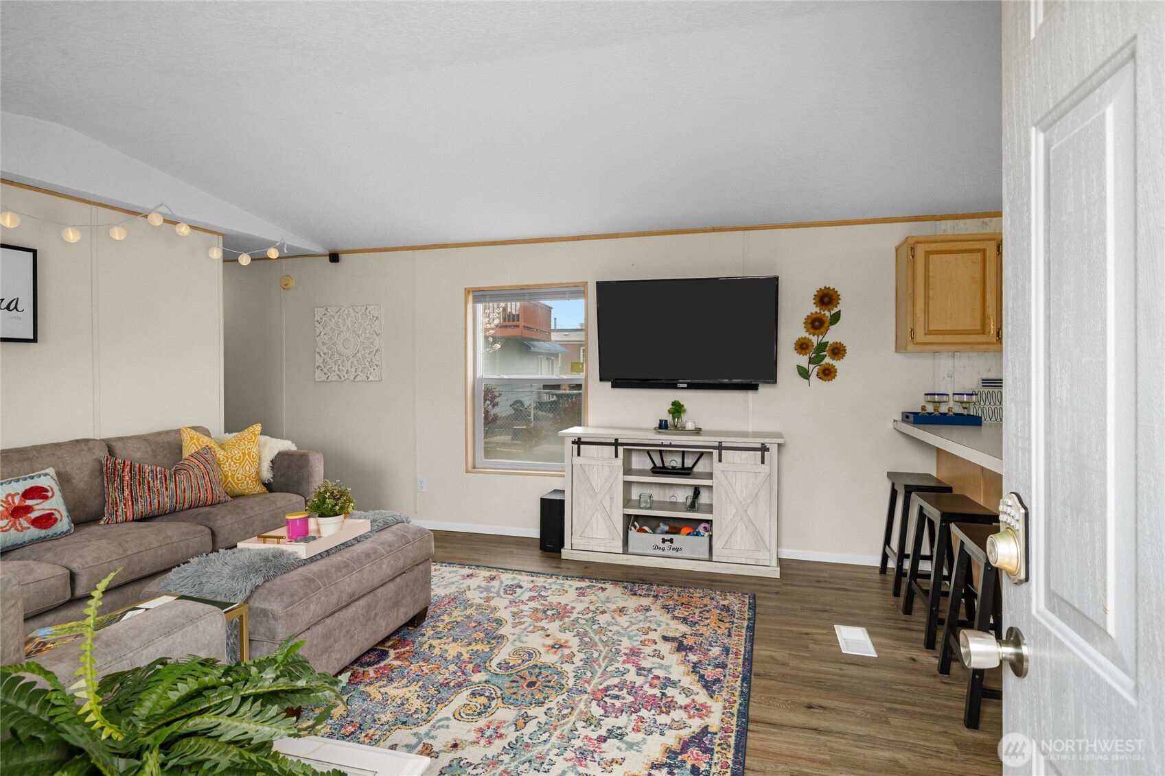 670 SW Section Avenue
