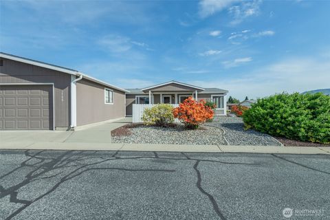 Photo of 1706 Twin Peaks Drive #83, Wenatchee, WA 98801 (MLS # 2526217)