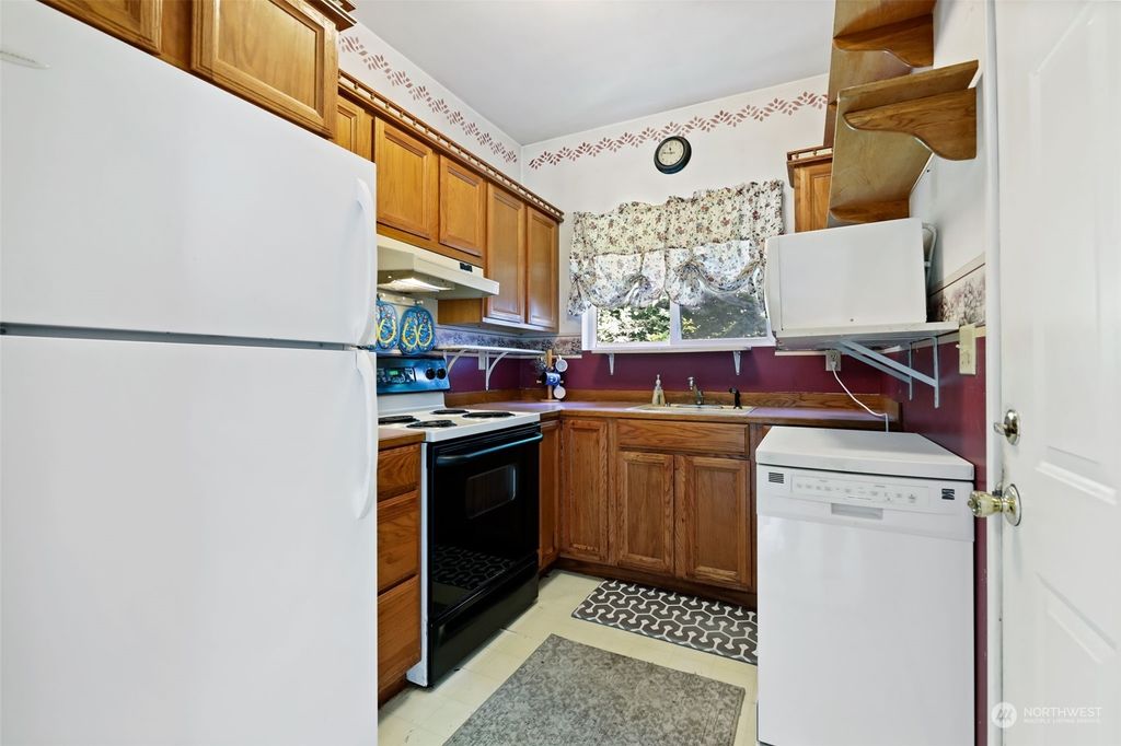 Photo of 8717 Lindholm Street, Stanwood, WA 98292 (MLS # 2139138)