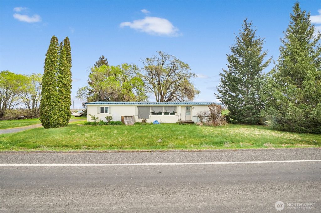 Photo of 8959 Rd E NW, Ephrata, WA 98823 (MLS # 2509198)