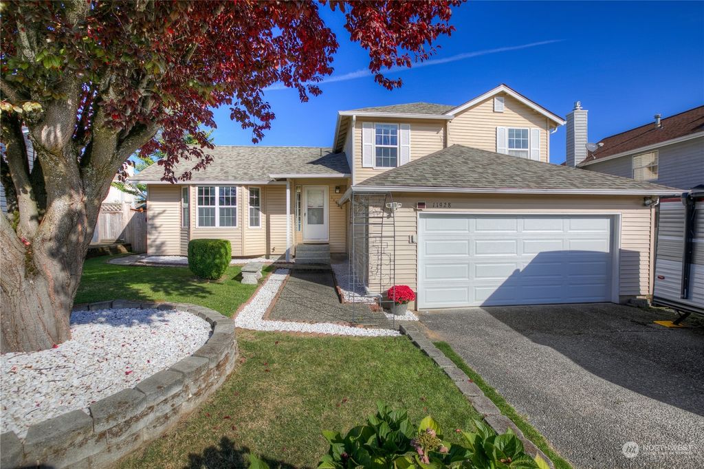 Photo of 11928 SE 260th Place, Kent, WA 98030 (MLS # 2300417)