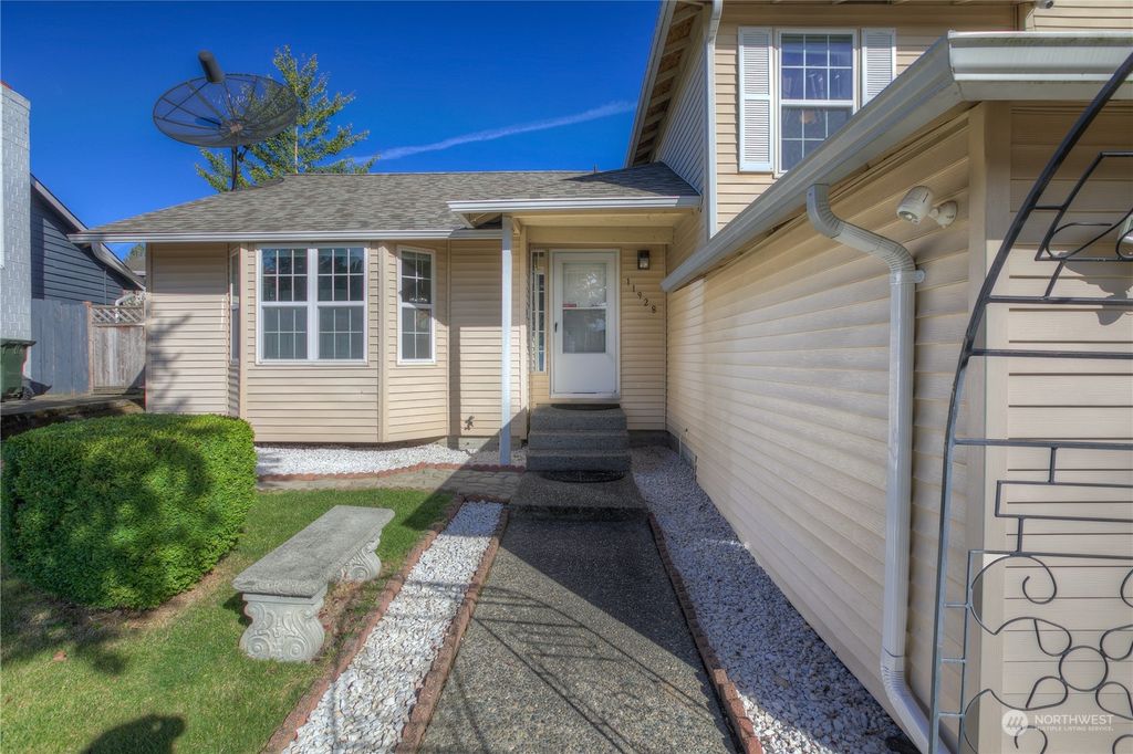 Photo of 11928 SE 260th Place, Kent, WA 98030 (MLS # 2300417)