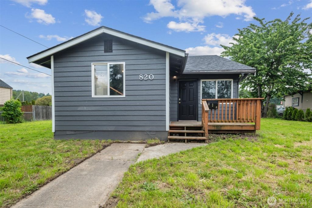 Photo of 820 N 1st Avenue, Kelso, WA 98626 (MLS # 2531690)