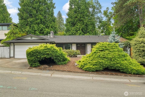 Photo of 16905 150th Avenue SE, Renton, WA 98058 (MLS # 2560080)