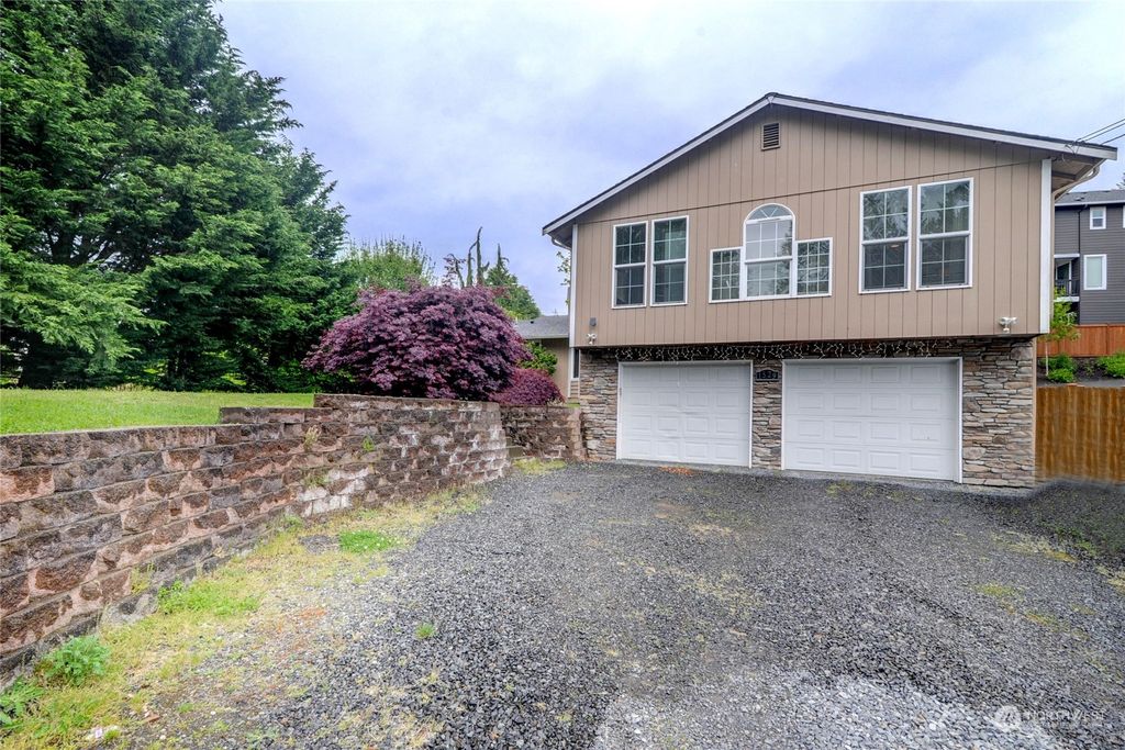 Photo of 1529 S Lake Stevens Road, Lake Stevens, WA 98258 (MLS # 2243005)