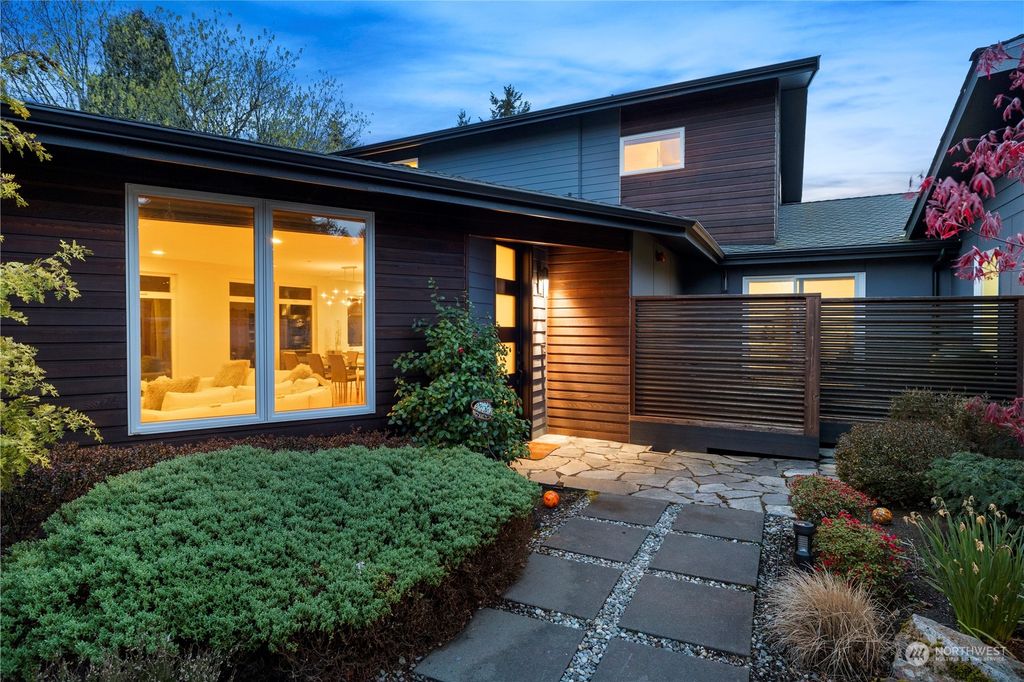 Photo of 4250 Crestwood Place, Mercer Island, WA 98040 (MLS # 2220476)