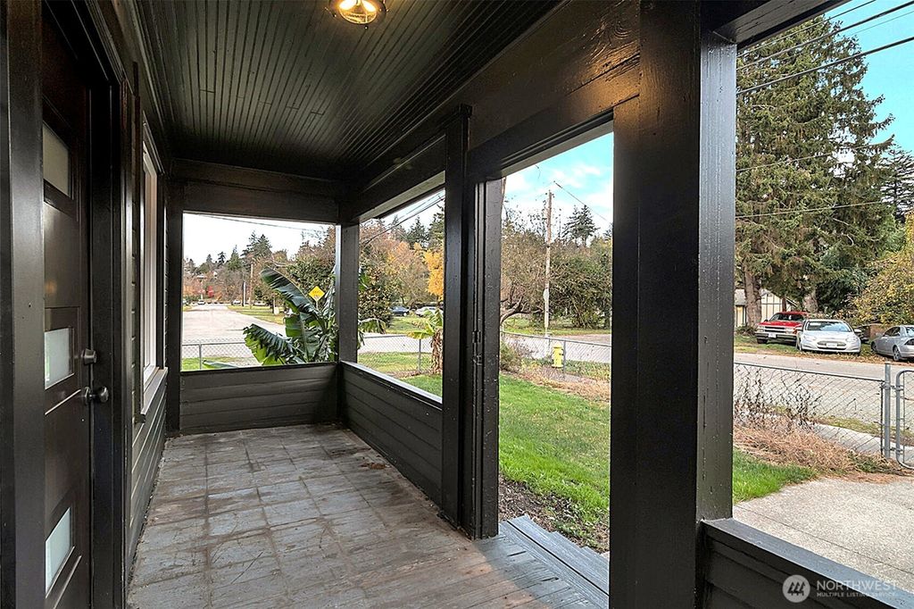 Photo of 1103 S 6th Street, Mount Vernon, WA 98273 (MLS # 2454000)