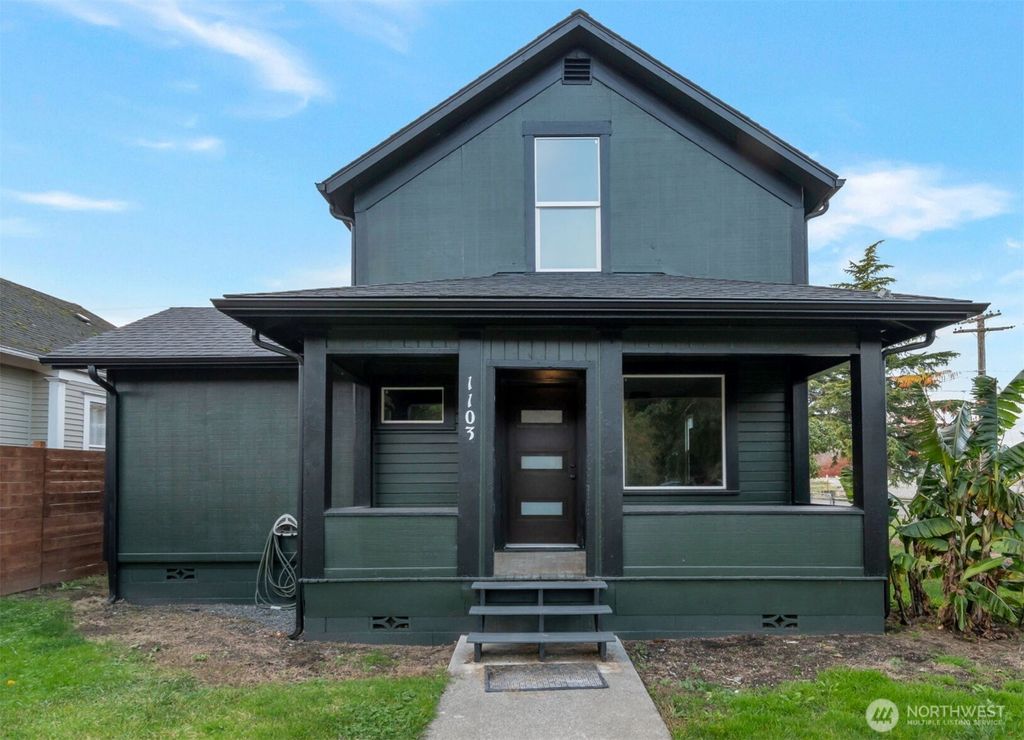 Photo of 1103 S 6th Street, Mount Vernon, WA 98273 (MLS # 2454000)