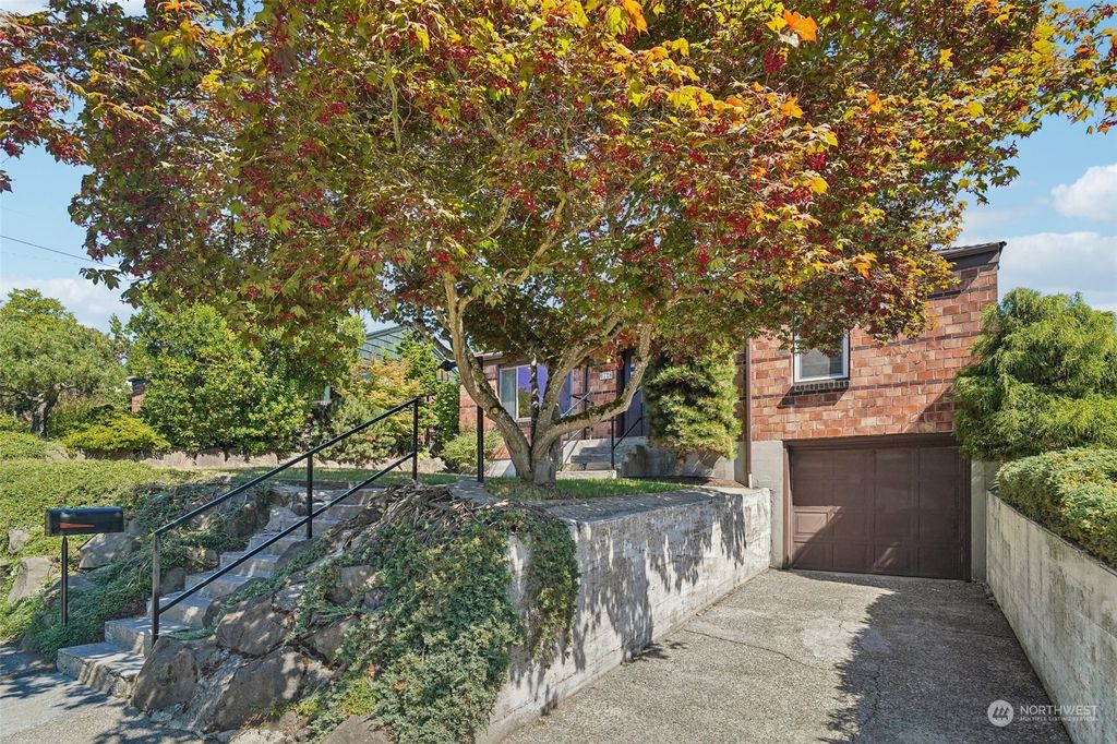 Photo of 6726 10th Avenue NW, Seattle, WA 98117 (MLS # 2285991)