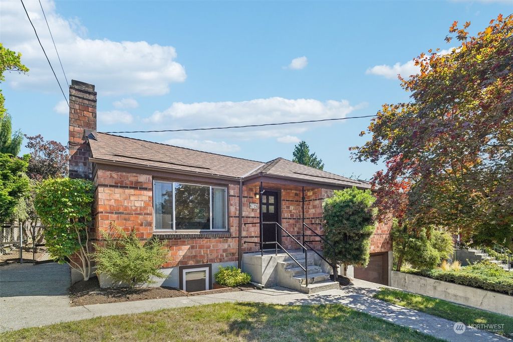 Photo of 6726 10th Avenue NW, Seattle, WA 98117 (MLS # 2285991)