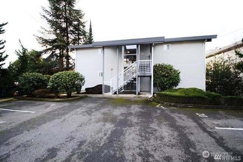 Photo of 6015 Lakeview Drive #3, Kirkland, WA 98033 (MLS # 2518353)