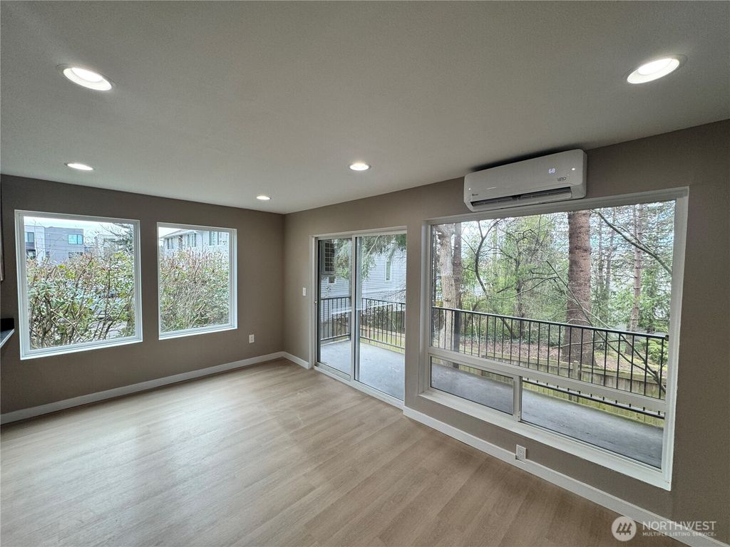 Photo of 6015 Lakeview Drive #3, Kirkland, WA 98033 (MLS # 2518353)